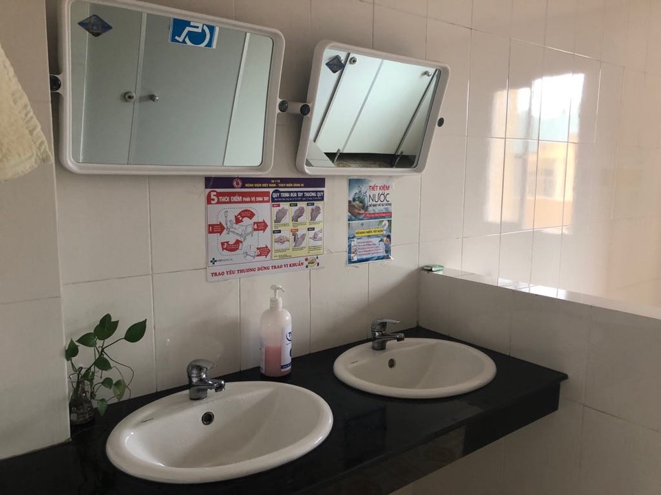 Bệnh viện chạy đua thoát “điểm liệt” nhà vệ sinh bẩn - 4
