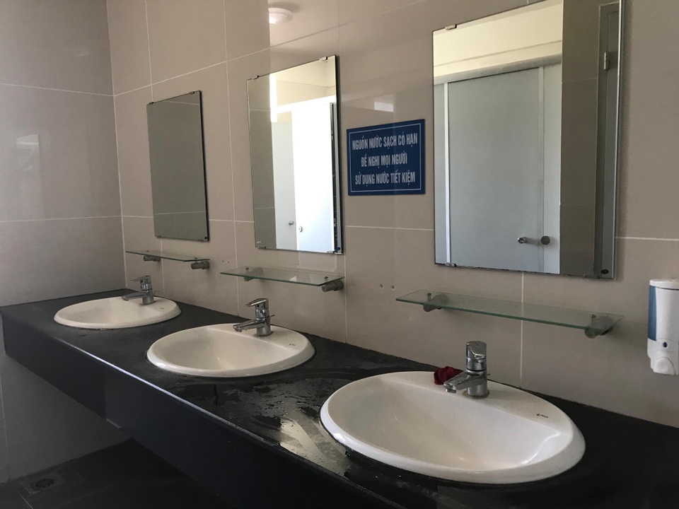 Bệnh viện chạy đua thoát “điểm liệt” nhà vệ sinh bẩn - 3