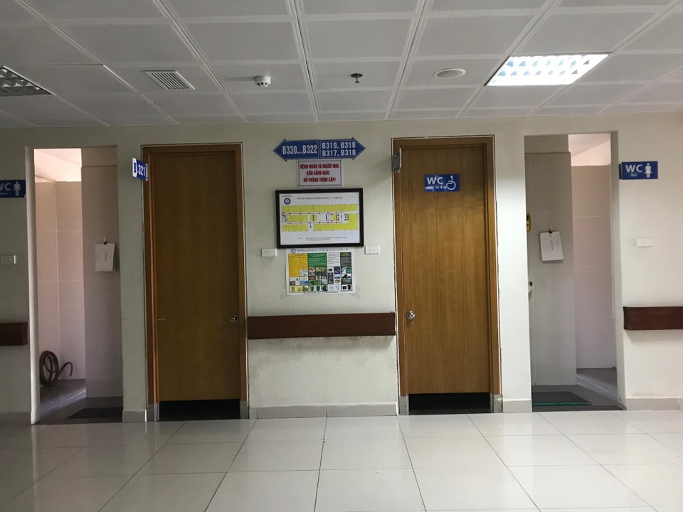 Bệnh viện chạy đua thoát “điểm liệt” nhà vệ sinh bẩn - 2