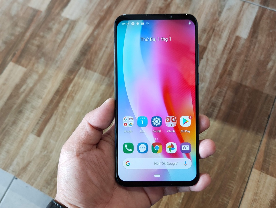 Trên tay Vsmart Live: 3 camera, cảm biến vân tay màn hình giá 6,9 triệu đồng - 9 Trên tay Vsmart Live: 3 camera, cảm biến vân tay màn hình giá 6,9 triệu đồng - 9