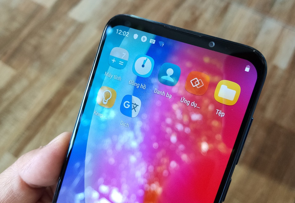 Trên tay Vsmart Live: 3 camera, cảm biến vân tay màn hình giá 6,9 triệu đồng - 10 Trên tay Vsmart Live: 3 camera, cảm biến vân tay màn hình giá 6,9 triệu đồng - 10