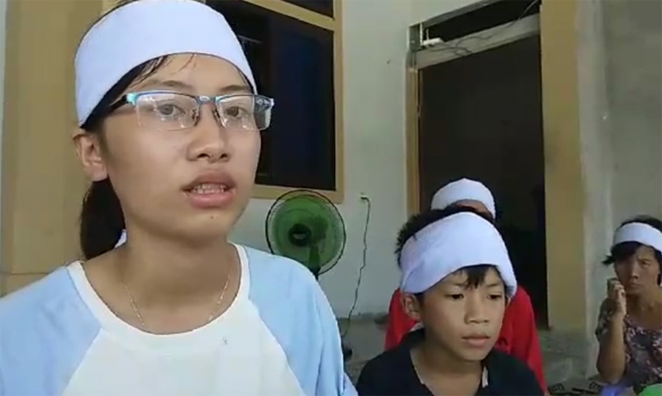 Nữ sinh nghèo bỏ thi tốt nghiệp chịu tang cha chọn vào đại học, người mẹ nghẹn ngào! - 7 Nữ sinh nghèo bỏ thi tốt nghiệp chịu tang cha chọn vào đại học, người mẹ nghẹn ngào! - 7
