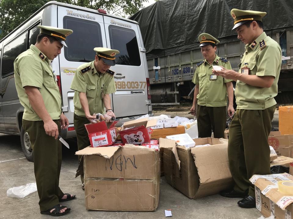 Chưa đến rằm tháng Tám mà bánh trung thu, bánh kẹo lậu đã tràn lan - 1 Chưa đến rằm tháng Tám mà bánh trung thu, bánh kẹo lậu đã tràn lan - 1