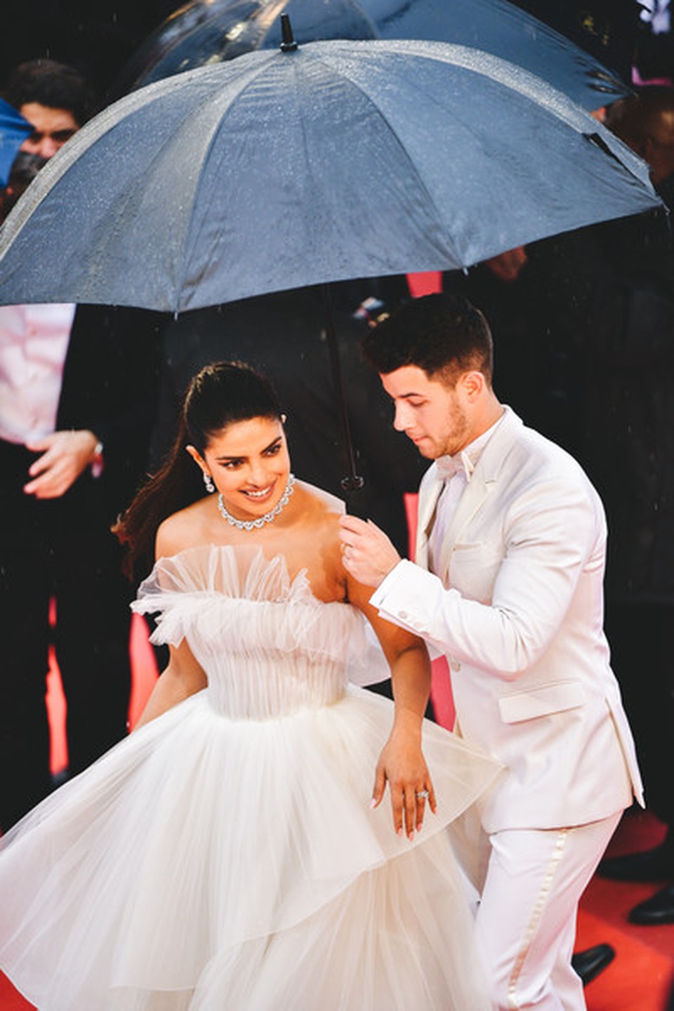 Priyanka Chopra nhí nhảnh bên chồng kém 10 tuổi - 7 Priyanka Chopra nhí nhảnh bên chồng kém 10 tuổi - 7
