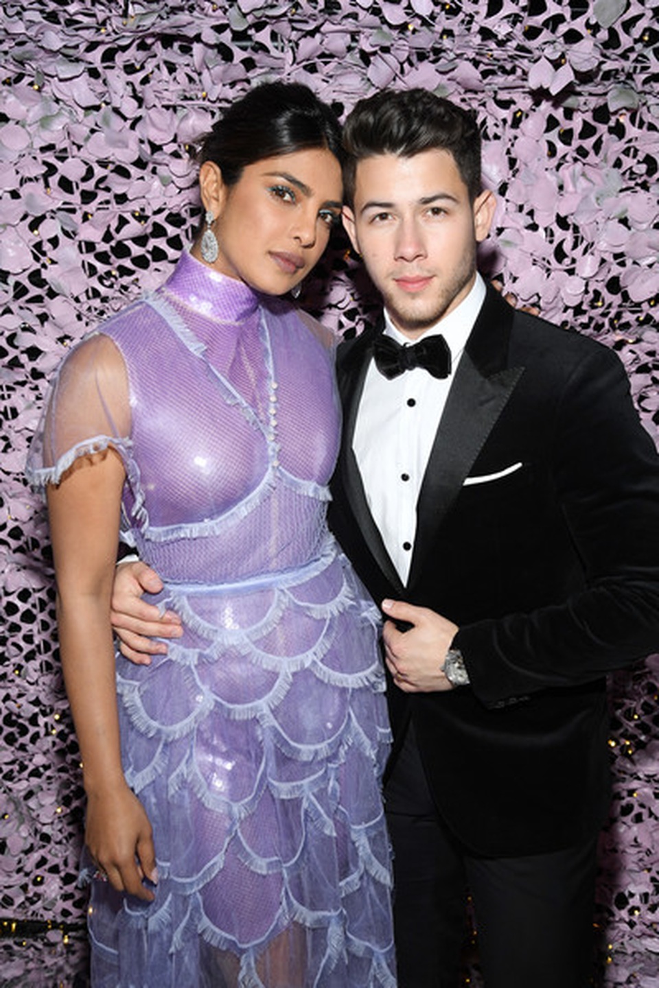 Priyanka Chopra nhí nhảnh bên chồng kém 10 tuổi - 6 Priyanka Chopra nhí nhảnh bên chồng kém 10 tuổi - 6