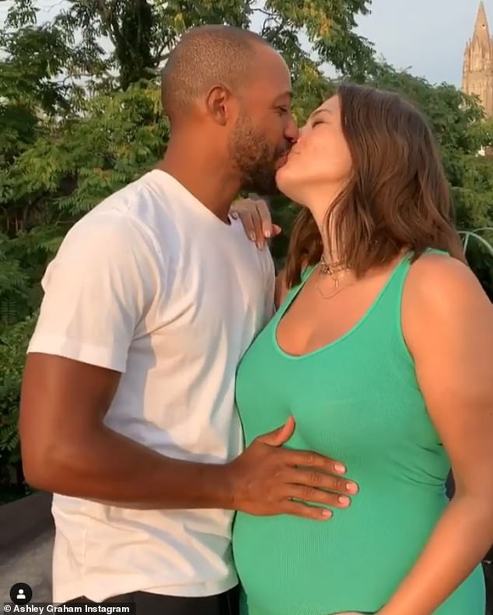 Ashley Graham báo tin bầu bí - 1 Ashley Graham báo tin bầu bí - 1