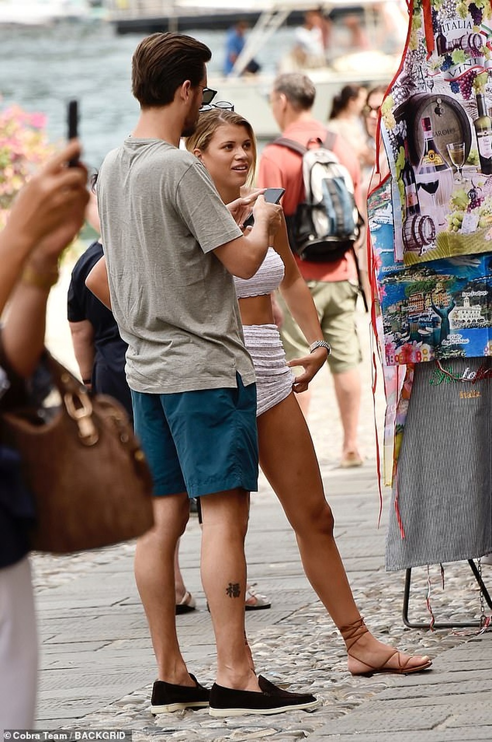 Sofia Richie mặc gợi cảm sánh đôi bạn trai hơn 16 tuổi - 3 Sofia Richie mặc gợi cảm sánh đôi bạn trai hơn 16 tuổi - 3
