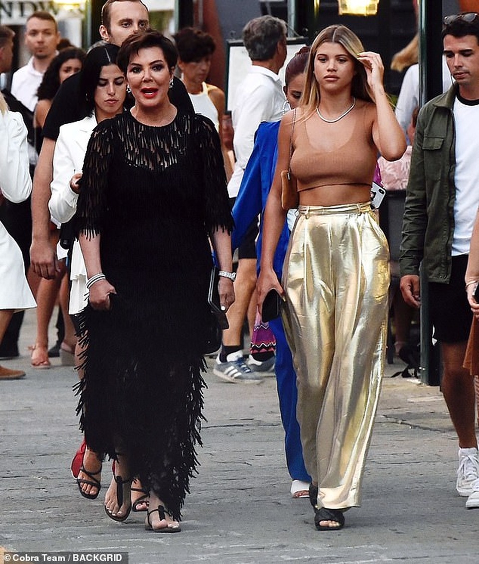 Sofia Richie mặc gợi cảm sánh đôi bạn trai hơn 16 tuổi - 7 Sofia Richie mặc gợi cảm sánh đôi bạn trai hơn 16 tuổi - 7