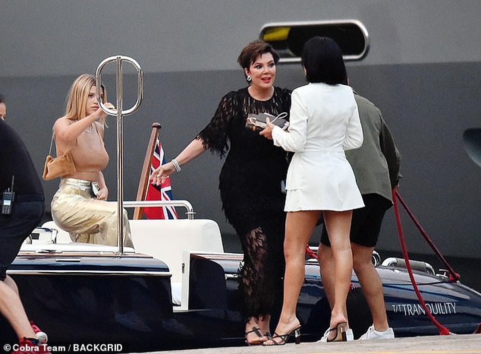 Sofia Richie mặc gợi cảm sánh đôi bạn trai hơn 16 tuổi - 6 Sofia Richie mặc gợi cảm sánh đôi bạn trai hơn 16 tuổi - 6