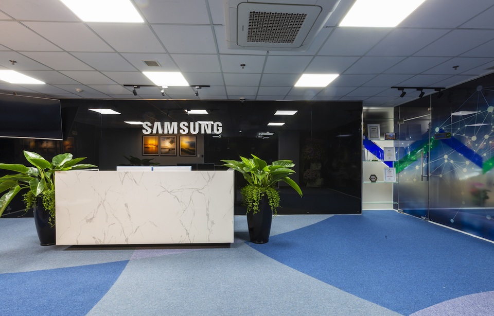 Samsung hoàn thiện hệ sinh thái chăm sóc khách hàng với tổng đài hỗ trợ 24/7 - 1 Samsung hoàn thiện hệ sinh thái chăm sóc khách hàng với tổng đài hỗ trợ 24/7 - 1