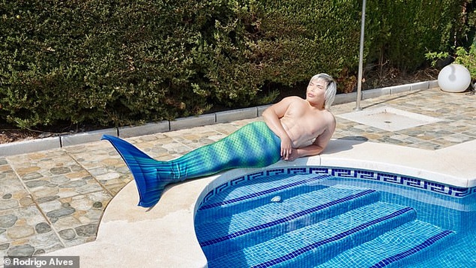 Sao nghiện dao kéo Rodrigo Alves hóa tiên cá - 3 Sao nghiện dao kéo Rodrigo Alves hóa tiên cá - 3