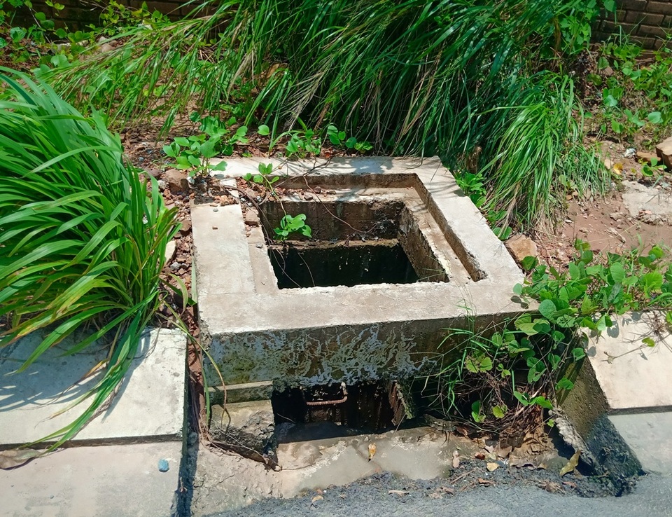 Hàng loạt cống trên tuyến đường đẹp nhất nhì Phú Quốc há miệng bẫy người! - 11 Hàng loạt cống trên tuyến đường đẹp nhất nhì Phú Quốc há miệng bẫy người! - 11