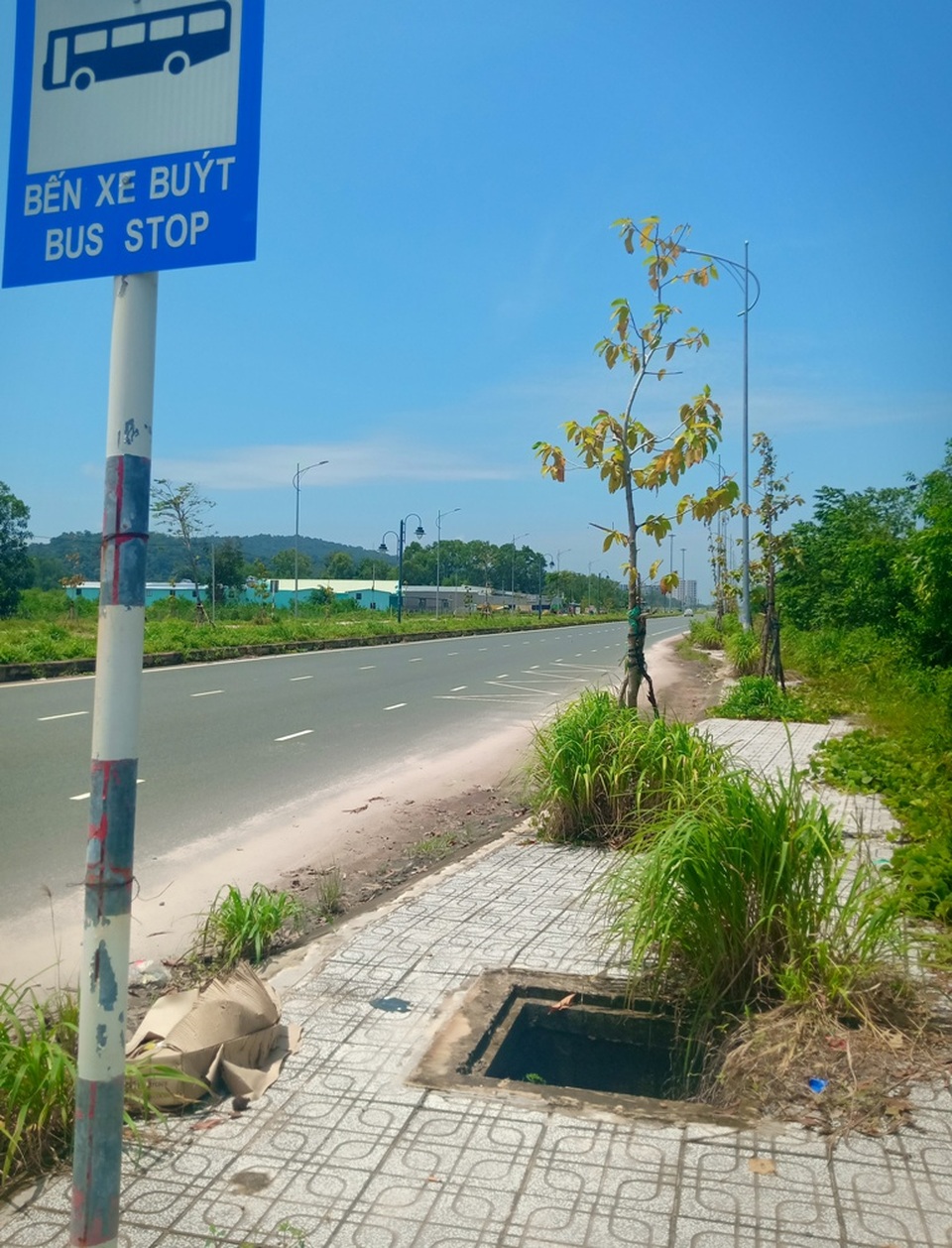 Hàng loạt cống trên tuyến đường đẹp nhất nhì Phú Quốc há miệng bẫy người! - 8 Hàng loạt cống trên tuyến đường đẹp nhất nhì Phú Quốc há miệng bẫy người! - 8