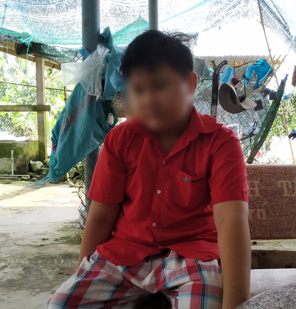 Tiền Giang: Cảnh cáo cô giáo bắt học sinh “thụt dầu” 200 cái - 1 Tiền Giang: Cảnh cáo cô giáo bắt học sinh “thụt dầu” 200 cái - 1