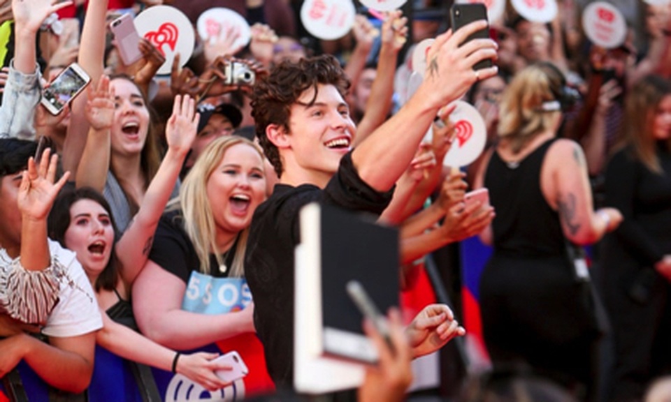 Shawn Mendes và tuổi đôi mươi “vui chơi quên lối về” - 3 Shawn Mendes và tuổi đôi mươi “vui chơi quên lối về” - 3