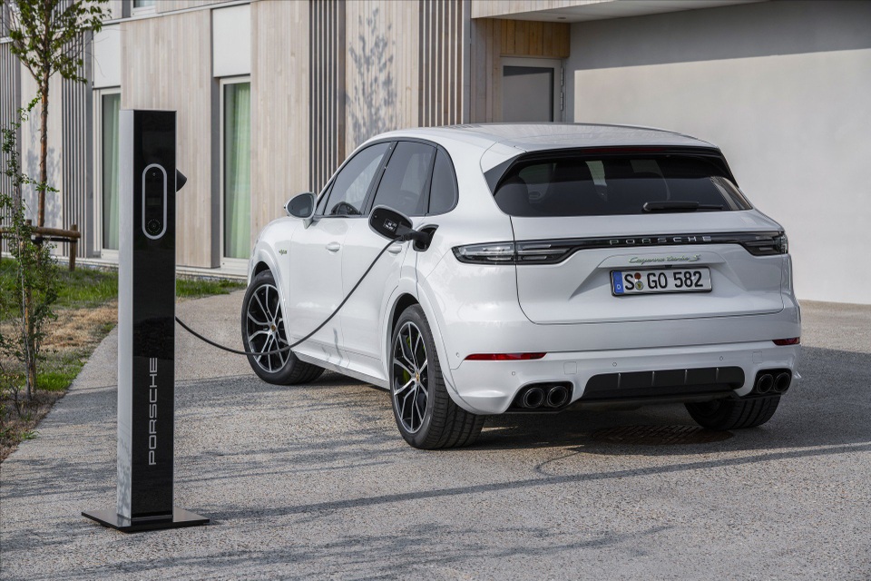 Cayenne Turbo S E-Hybrid - Mẫu SUV đắt nhất, mạnh nhất mang thương hiệu Porsche - 6 Cayenne Turbo S E-Hybrid - Mẫu SUV đắt nhất, mạnh nhất mang thương hiệu Porsche - 6