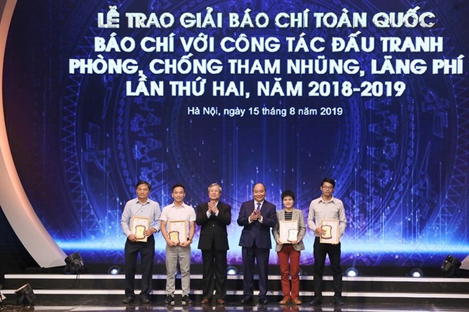 Thủ tướng: Báo chí cần phản ánh những biểu hiện nhũng nhiễu, tham nhũng vặt - 2 Thủ tướng: Báo chí cần phản ánh những biểu hiện nhũng nhiễu, tham nhũng vặt - 2