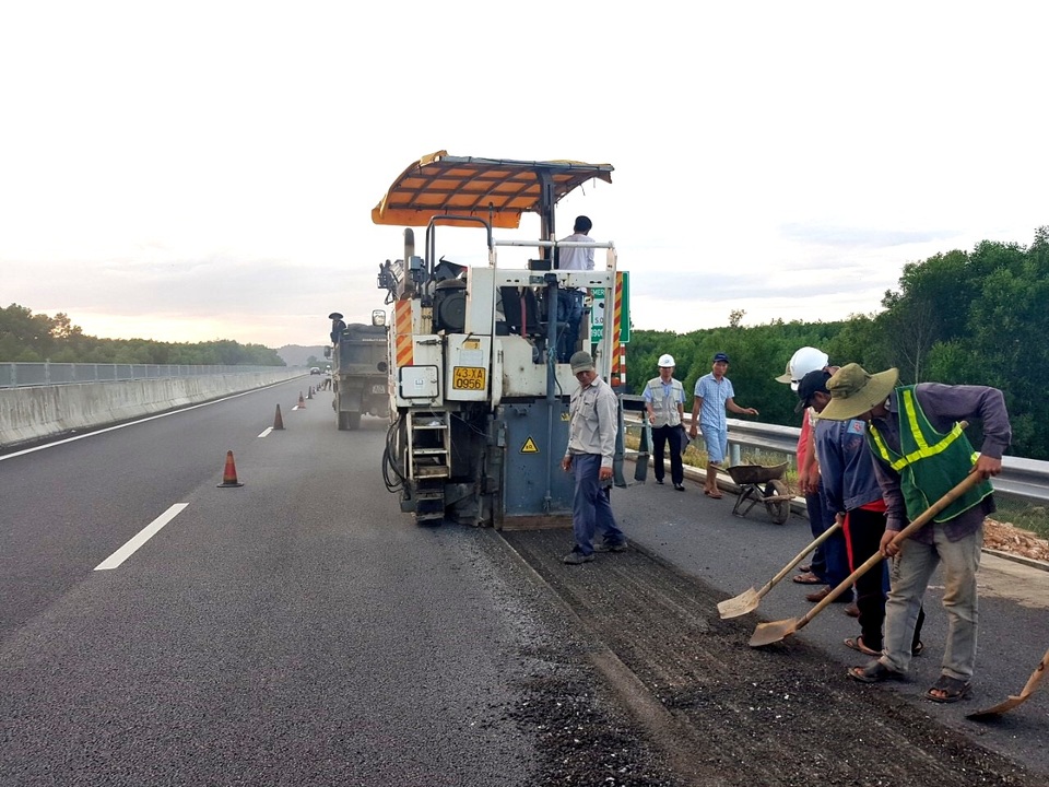 Khắc phục các tồn tại trên cao tốc Đà Nẵng - Quảng Ngãi Khắc phục các tồn tại trên cao tốc Đà Nẵng - Quảng Ngãi