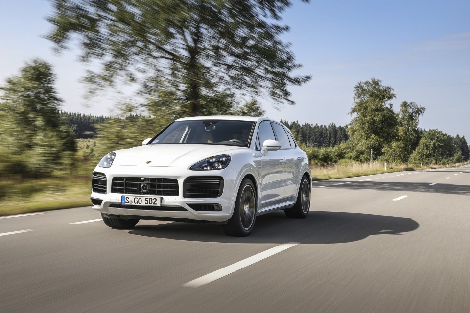 Cayenne Turbo S E-Hybrid - Mẫu SUV đắt nhất, mạnh nhất mang thương hiệu Porsche - 1 Cayenne Turbo S E-Hybrid - Mẫu SUV đắt nhất, mạnh nhất mang thương hiệu Porsche - 1