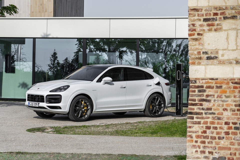 Cayenne Turbo S E-Hybrid - Mẫu SUV đắt nhất, mạnh nhất mang thương hiệu Porsche - 4 Cayenne Turbo S E-Hybrid - Mẫu SUV đắt nhất, mạnh nhất mang thương hiệu Porsche - 4