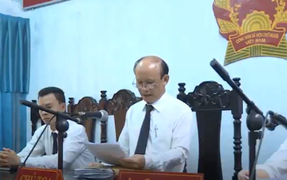 Xôn xao việc chủ tọa phiên tòa xử án hiếp dâm từng mua dâm - 1 Xôn xao việc chủ tọa phiên tòa xử án hiếp dâm từng mua dâm - 1