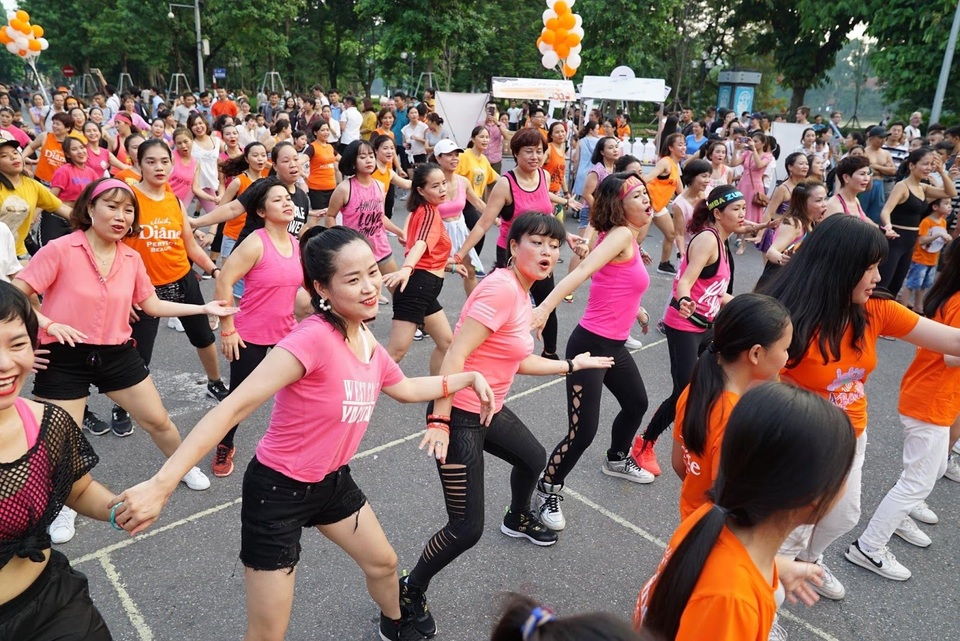 Vỡ òa cảm xúc Gala Abaila Bước Nhảy Cầu Vồng do Moist Diane tài trợ - 1 Vỡ òa cảm xúc Gala Abaila Bước Nhảy Cầu Vồng do Moist Diane tài trợ - 1