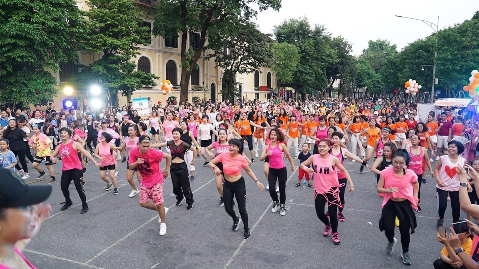 Vỡ òa cảm xúc Gala Abaila Bước Nhảy Cầu Vồng do Moist Diane tài trợ - 2 Vỡ òa cảm xúc Gala Abaila Bước Nhảy Cầu Vồng do Moist Diane tài trợ - 2