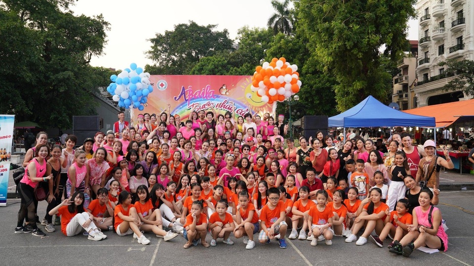 Vỡ òa cảm xúc Gala Abaila Bước Nhảy Cầu Vồng do Moist Diane tài trợ - 3 Vỡ òa cảm xúc Gala Abaila Bước Nhảy Cầu Vồng do Moist Diane tài trợ - 3