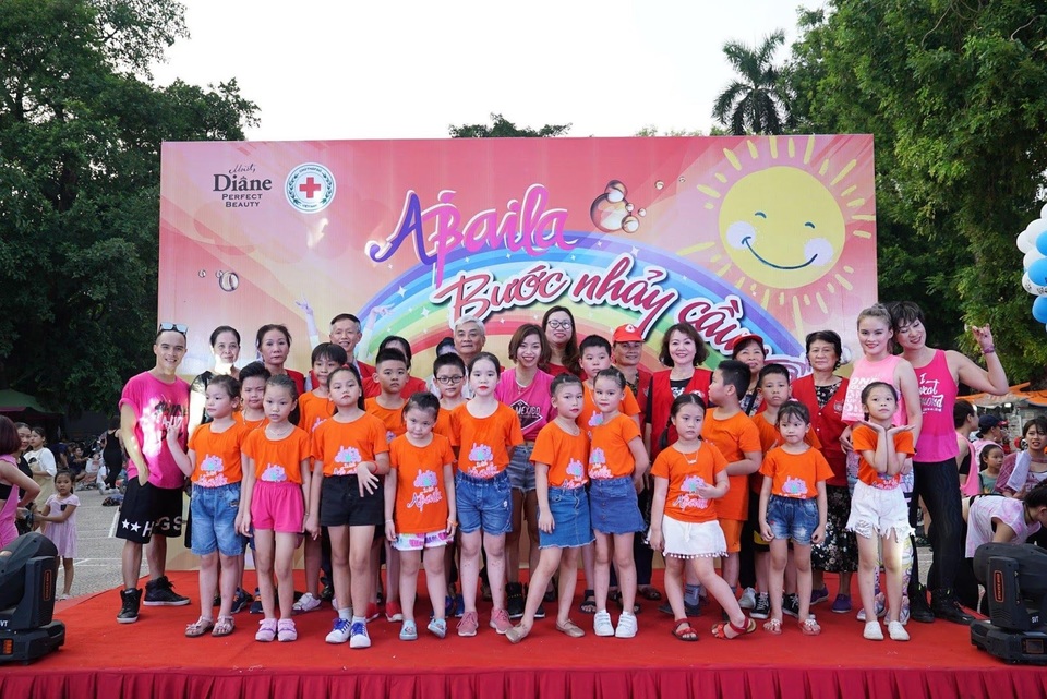 Vỡ òa cảm xúc Gala Abaila Bước Nhảy Cầu Vồng do Moist Diane tài trợ - 4 Vỡ òa cảm xúc Gala Abaila Bước Nhảy Cầu Vồng do Moist Diane tài trợ - 4