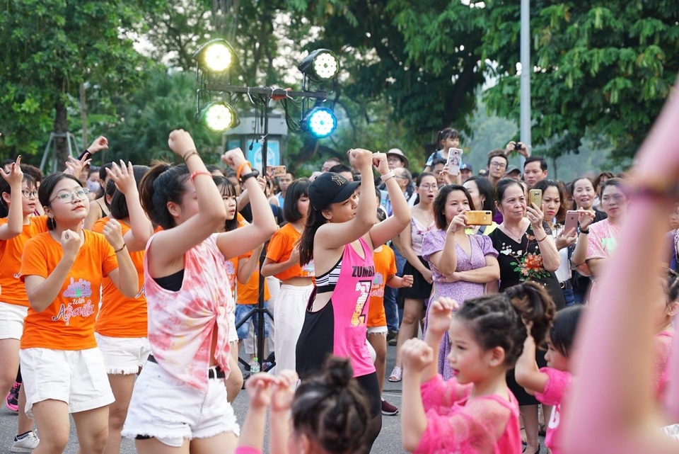 Vỡ òa cảm xúc Gala Abaila Bước Nhảy Cầu Vồng do Moist Diane tài trợ - 5 Vỡ òa cảm xúc Gala Abaila Bước Nhảy Cầu Vồng do Moist Diane tài trợ - 5