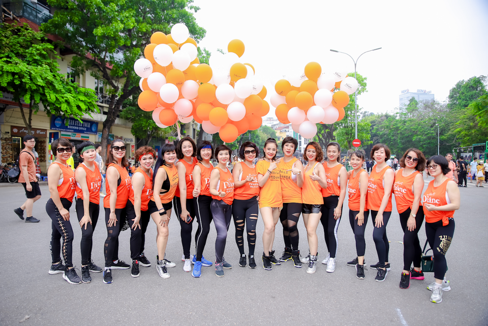 Vỡ òa cảm xúc Gala Abaila Bước Nhảy Cầu Vồng do Moist Diane tài trợ - 6 Vỡ òa cảm xúc Gala Abaila Bước Nhảy Cầu Vồng do Moist Diane tài trợ - 6