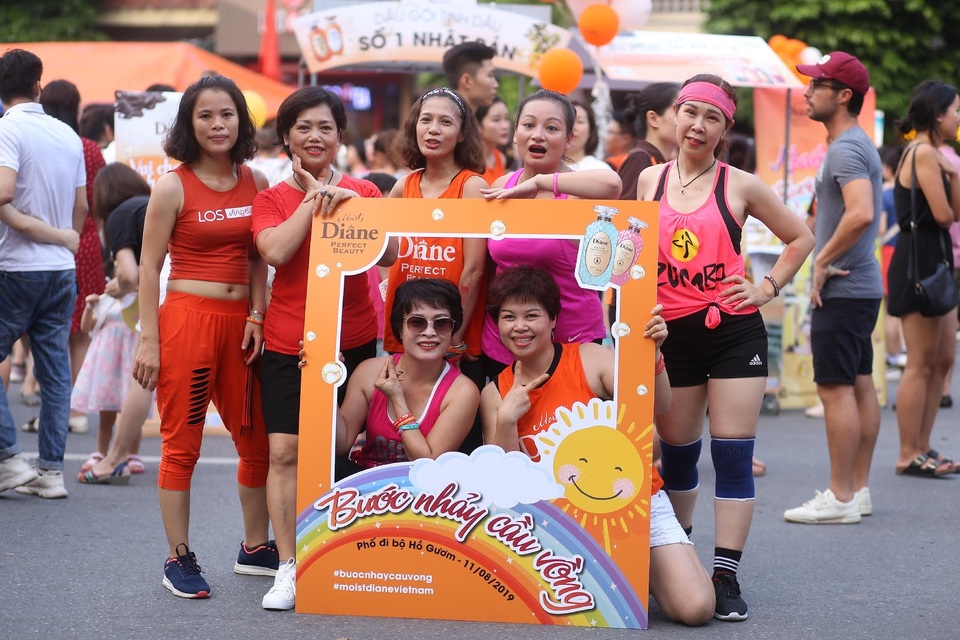 Vỡ òa cảm xúc Gala Abaila Bước Nhảy Cầu Vồng do Moist Diane tài trợ - 7 Vỡ òa cảm xúc Gala Abaila Bước Nhảy Cầu Vồng do Moist Diane tài trợ - 7