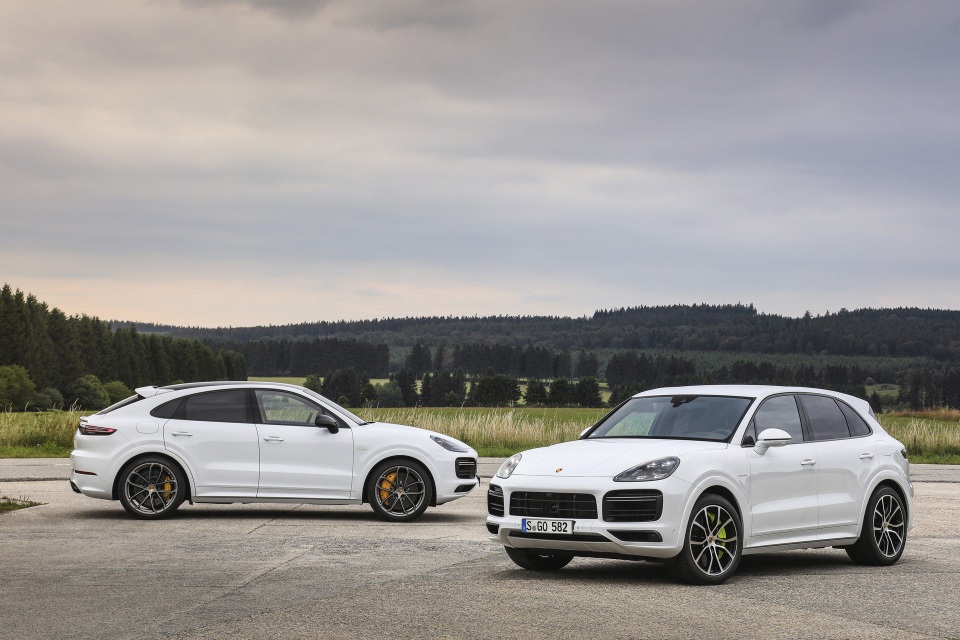 Cayenne Turbo S E-Hybrid - Mẫu SUV đắt nhất, mạnh nhất mang thương hiệu Porsche - 2 Cayenne Turbo S E-Hybrid - Mẫu SUV đắt nhất, mạnh nhất mang thương hiệu Porsche - 2