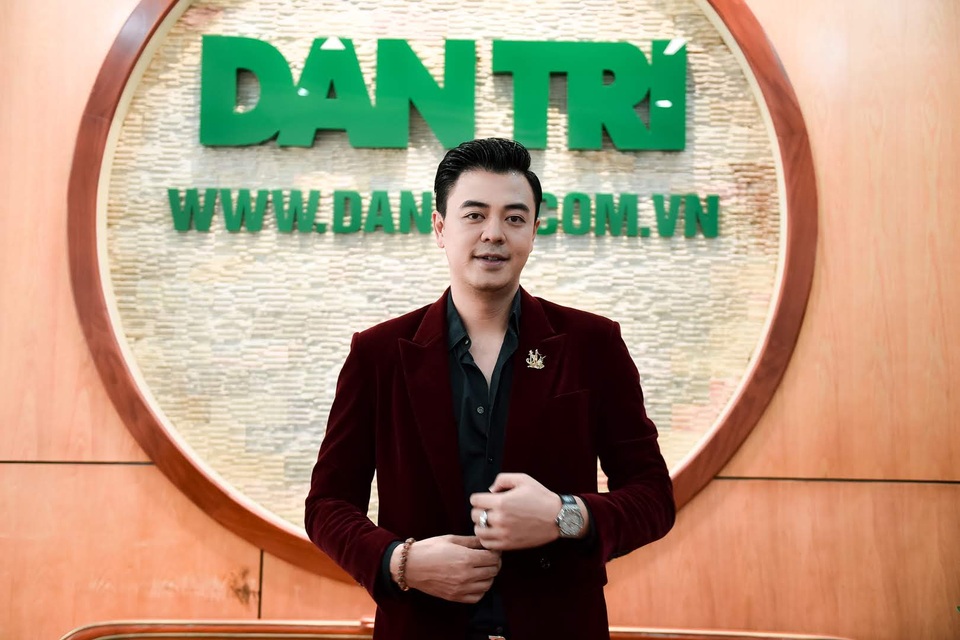 MC Tuấn Tú nói gì về tin đồn sở hữu nhiều biệt thự cao cấp? - 1 MC Tuấn Tú nói gì về tin đồn sở hữu nhiều biệt thự cao cấp? - 1