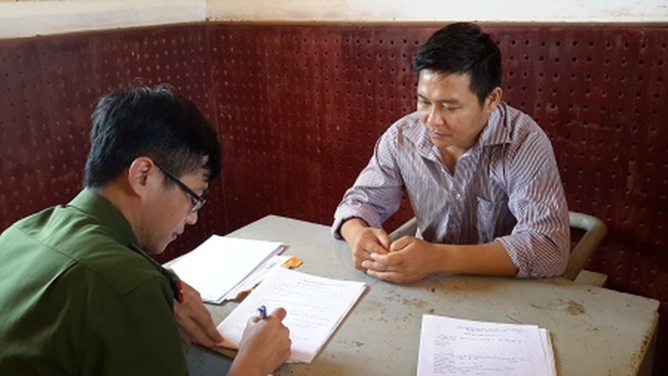 Phó giám đốc làm giả văn bản của Ủy ban nhân dân tỉnh, chiếm đoạt hơn 17 tỷ đồng - 1 Phó giám đốc làm giả văn bản của Ủy ban nhân dân tỉnh, chiếm đoạt hơn 17 tỷ đồng - 1