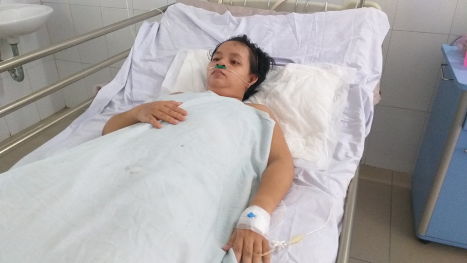 Người phụ nữ nghèo cận kề cái chết, bác sĩ khẳng định cứu người trước, tiền bạc tính sau - 1 Người phụ nữ nghèo cận kề cái chết, bác sĩ khẳng định cứu người trước, tiền bạc tính sau - 1