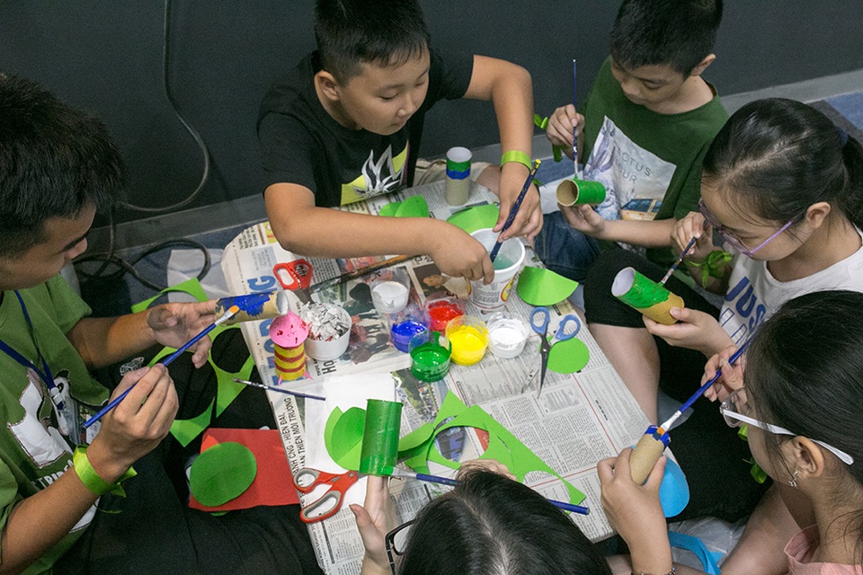 Học sinh Hà Nội hào hứng tham gia hội chợ Bảo vệ môi trường - 2 Học sinh Hà Nội hào hứng tham gia hội chợ Bảo vệ môi trường - 2