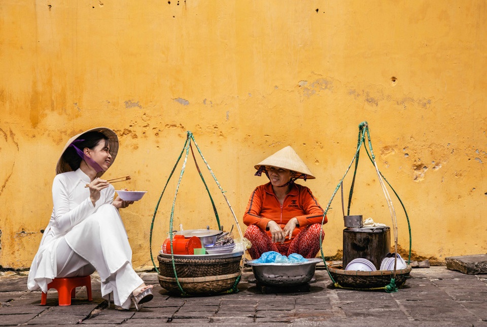 Đồng Lan gây ấn tượng với ca khúc tặng mẹ ngày lễ Vu lan - 2 Đồng Lan gây ấn tượng với ca khúc tặng mẹ ngày lễ Vu lan - 2
