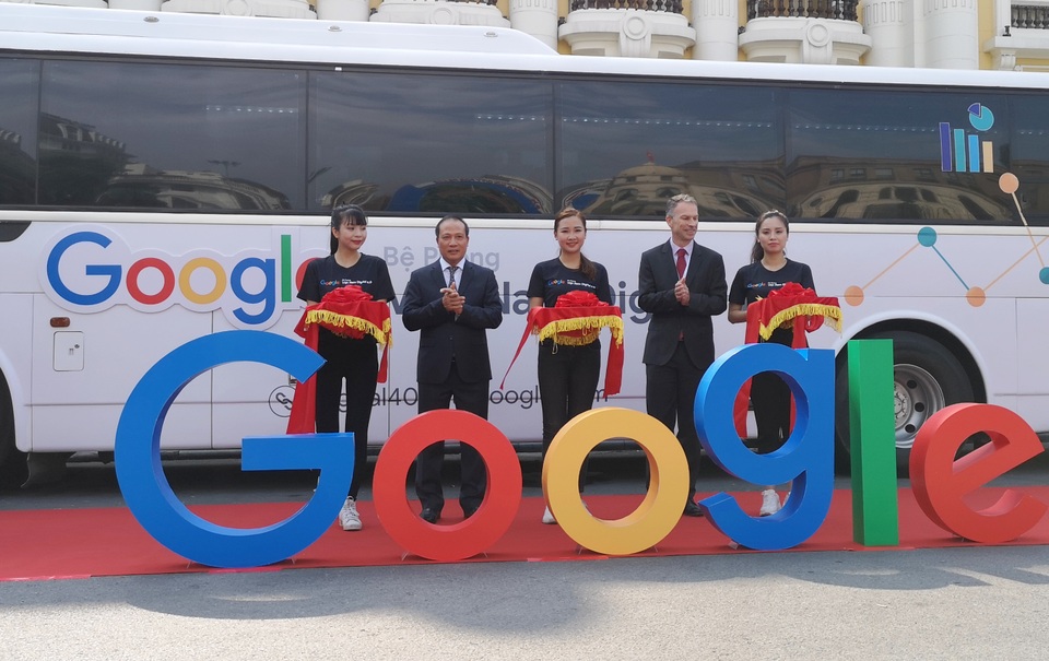 Khai trương Digital Bus (xe bus kỹ thuật số) ngày 15/8/2019. Khai trương Digital Bus (xe bus kỹ thuật số) ngày 15/8/2019.