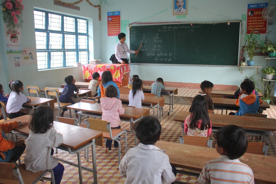Nỗ lực chuẩn bị năm học mới tại “vùng khó” - 3 Nỗ lực chuẩn bị năm học mới tại “vùng khó” - 3