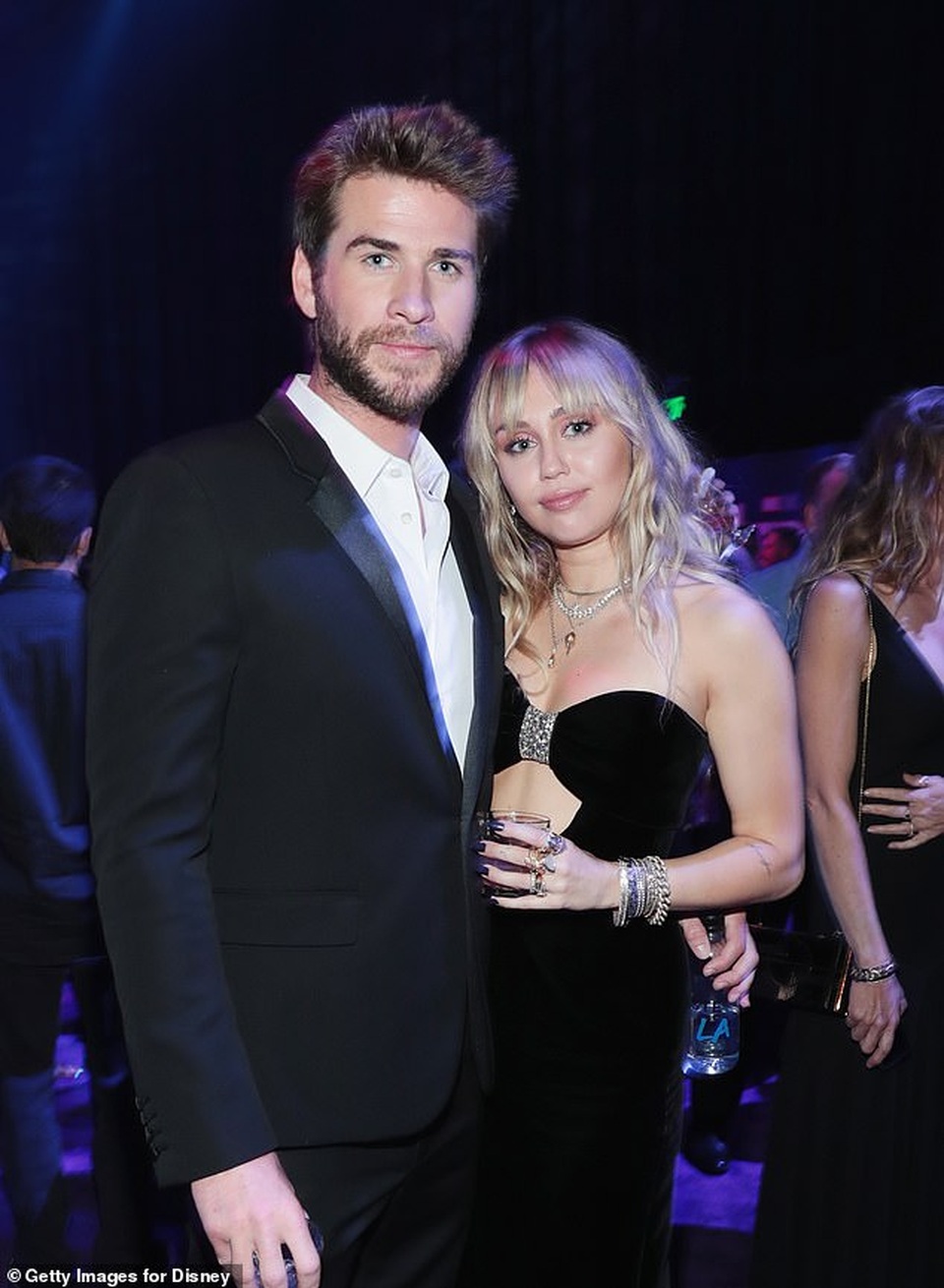 Miley Cyrus và Liam Hemsworth chia tay vì người thứ ba và chất cấm? - 3 Miley Cyrus và Liam Hemsworth chia tay vì người thứ ba và chất cấm? - 3