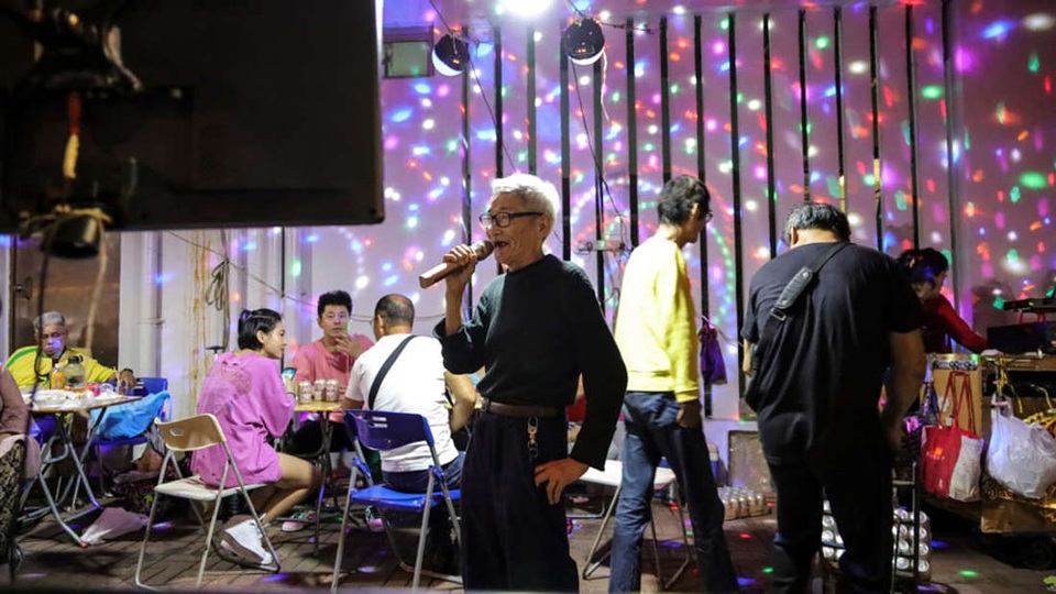 Bị tràn khí màng phổi do… hát karaoke quá nhiều - 1 Bị tràn khí màng phổi do… hát karaoke quá nhiều - 1