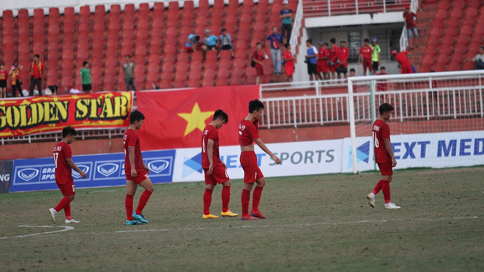 HLV Hoàng Anh Tuấn nói gì sau thất bại khó tin trước U18 Campuchia? - 2 HLV Hoàng Anh Tuấn nói gì sau thất bại khó tin trước U18 Campuchia? - 2