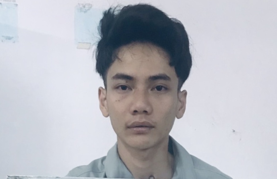 Chủ quán ốc “viếng” cửa hàng FPT, lấy trộm hàng chục điện thoại “xịn” - 1 Chủ quán ốc “viếng” cửa hàng FPT, lấy trộm hàng chục điện thoại “xịn” - 1