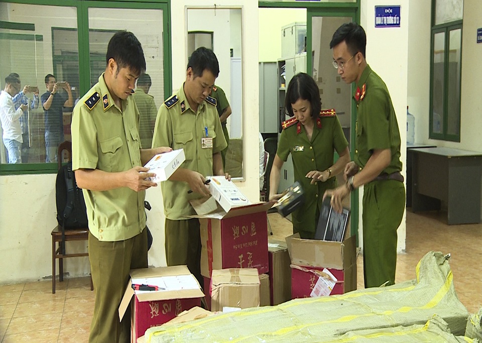 Hà Nội: Bắt giữ hơn 4.000 bánh trứng chảy lậu đang gây sốt trên mạng - 1 Hà Nội: Bắt giữ hơn 4.000 bánh trứng chảy lậu đang gây sốt trên mạng - 1