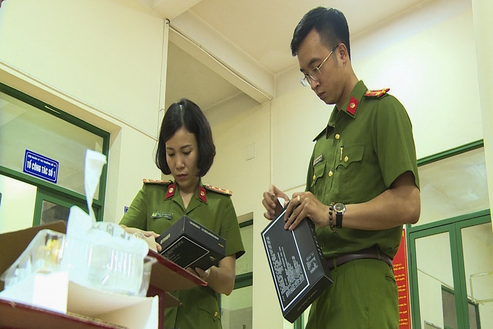 Hà Nội: Bắt giữ hơn 4.000 bánh trứng chảy lậu đang gây sốt trên mạng - 5 Hà Nội: Bắt giữ hơn 4.000 bánh trứng chảy lậu đang gây sốt trên mạng - 5