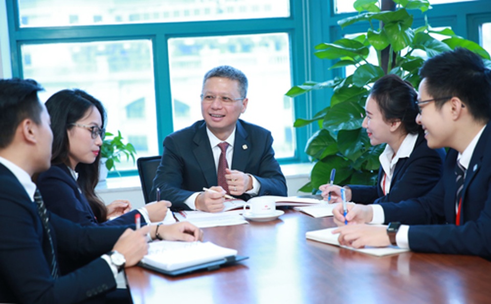 CEO Techcombank: Thay đổi cách người Việt quản lý và sử dụng tiền để cải thiện đời sống - 2 CEO Techcombank: Thay đổi cách người Việt quản lý và sử dụng tiền để cải thiện đời sống - 2