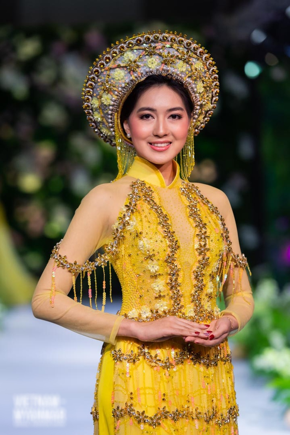 Quán quân Mai Giang “tái xuất”, toả sáng trình diễn áo dài cùng Hoa hậu Myanmar - 8 Quán quân Mai Giang “tái xuất”, toả sáng trình diễn áo dài cùng Hoa hậu Myanmar - 8