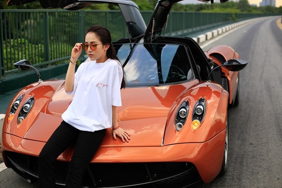 Ái nữ mới nổi của đại gia ngành nhựa chuẩn bị kết hôn ở tuổi 20? - 4 Ái nữ mới nổi của đại gia ngành nhựa chuẩn bị kết hôn ở tuổi 20? - 4