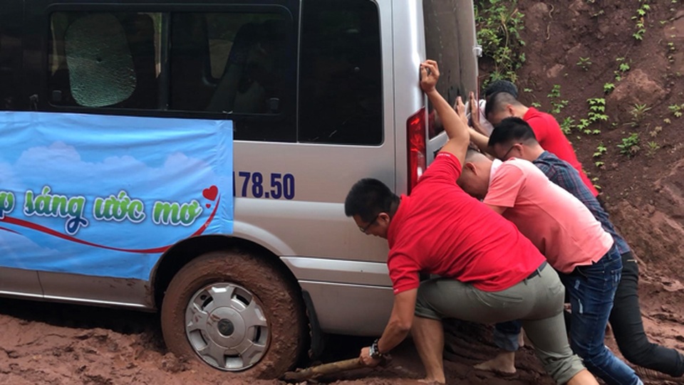 Báo Dân trí vượt hàng trăm cây số xây phòng học tặng các em học sinh dân tộc Dao - 3 Báo Dân trí vượt hàng trăm cây số xây phòng học tặng các em học sinh dân tộc Dao - 3